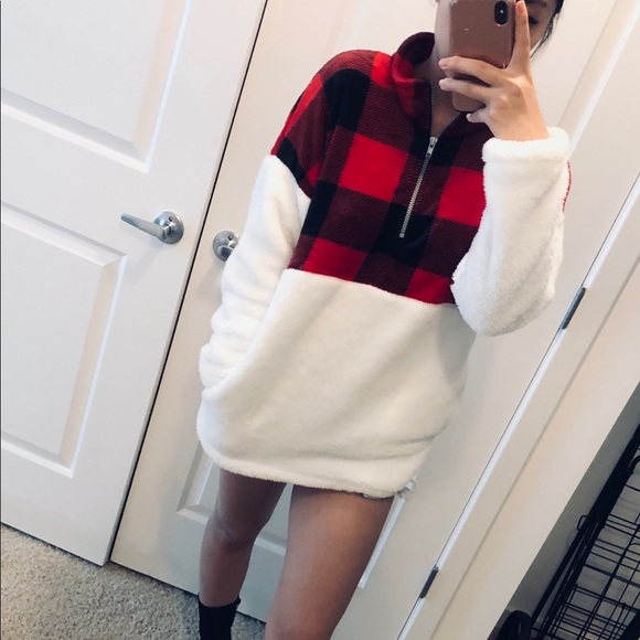 ❌SOLD❌Black & Red Fuzzy Sweatcoat - Picture 1 of 4